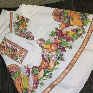 Vintage Tablecloth and Napkin Set